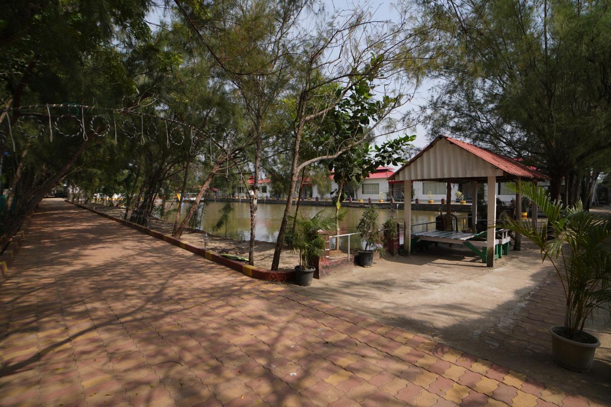 Lake View Village Resort Tajpur エクステリア 写真