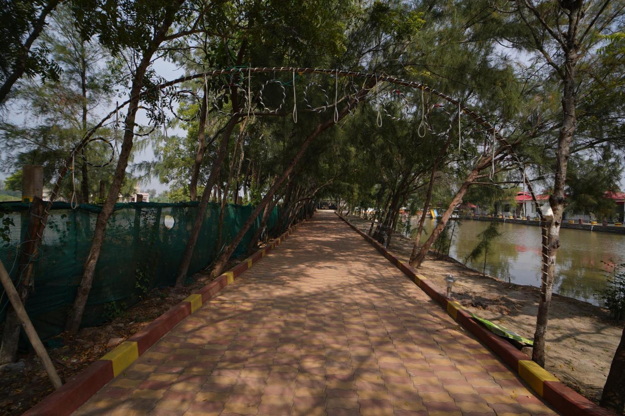 Lake View Village Resort Tajpur エクステリア 写真