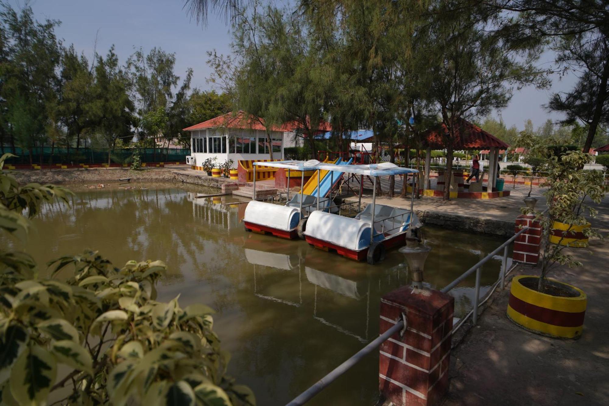 Lake View Village Resort Tajpur エクステリア 写真