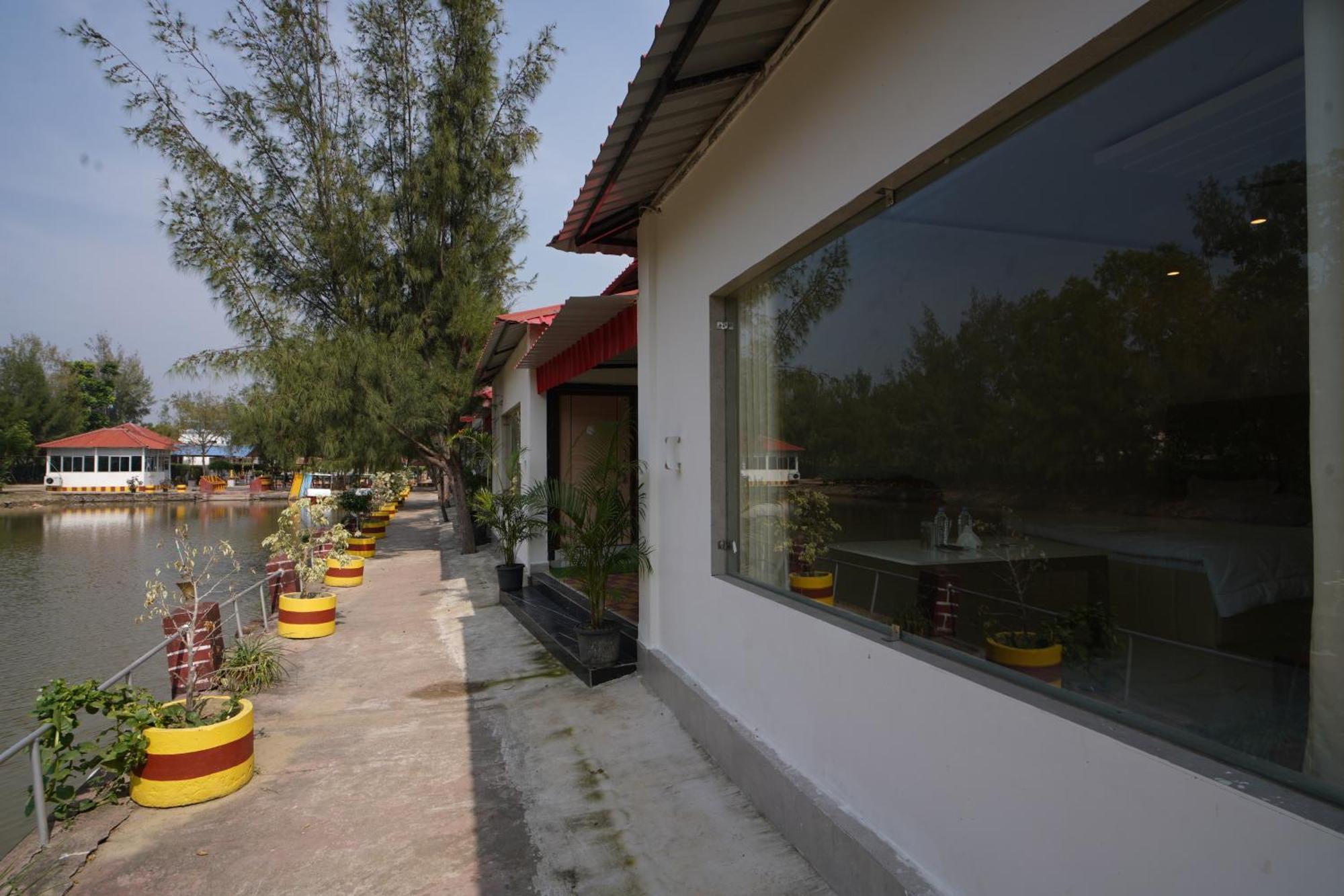 Lake View Village Resort Tajpur エクステリア 写真